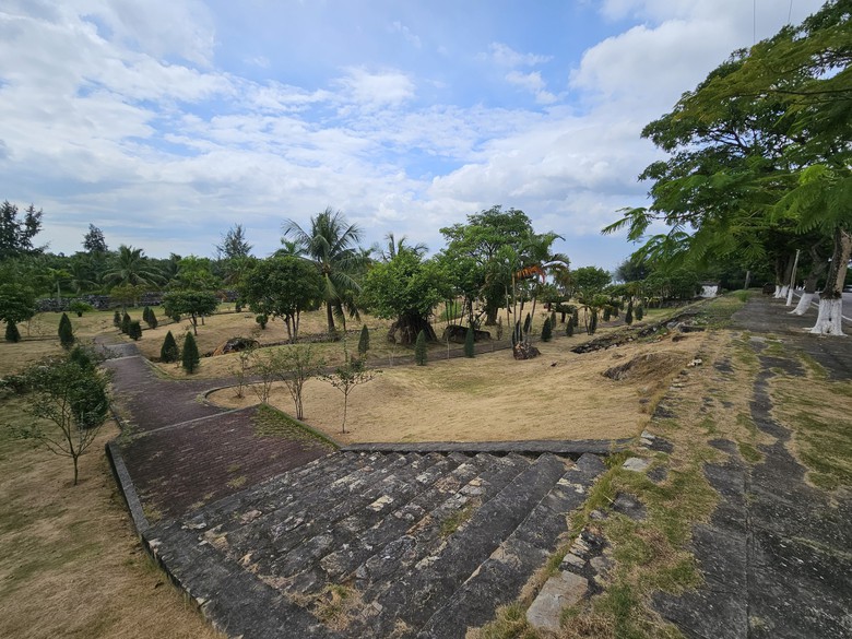 Cận cảnh một số c&ocirc;ng tr&igrave;nh bỏ hoang, tr&aacute;i ph&eacute;p ở Đồ Sơn - Ảnh 3.