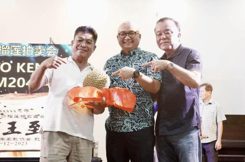 Quả sầu ri&ecirc;ng 'đắt nhất thế giới' gi&aacute; gần 1 tỉ đồng - Ảnh 1.