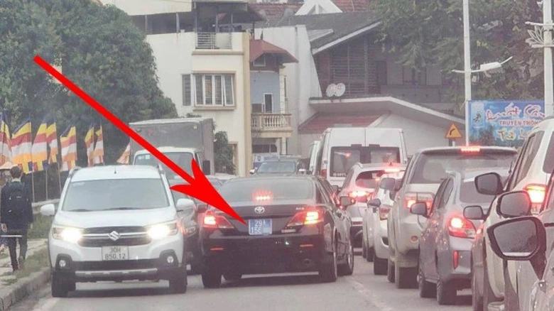 Khi n&agrave;o xe biển xanh được ưu ti&ecirc;n? - Ảnh 1.