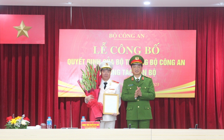 Biệt ph&aacute;i Thiếu tướng Nguyễn Quốc H&ugrave;ng sang Quốc hội c&ocirc;ng t&aacute;c - Ảnh 2.