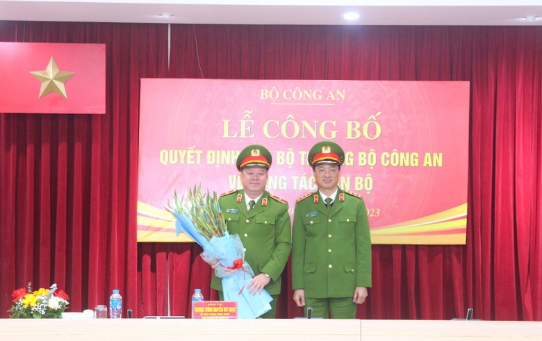 Biệt ph&aacute;i Thiếu tướng Nguyễn Quốc H&ugrave;ng sang Quốc hội c&ocirc;ng t&aacute;c - Ảnh 1.