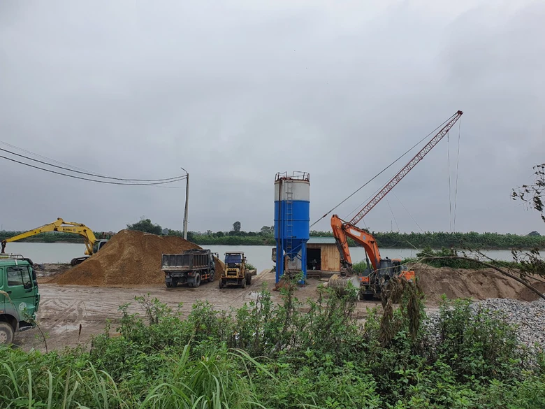 Th&aacute;i B&igrave;nh: Bến b&atilde;i tr&aacute;i ph&eacute;p uy hiếp an to&agrave;n đ&ecirc; s&ocirc;ng Tr&agrave; L&yacute; - Ảnh 3.