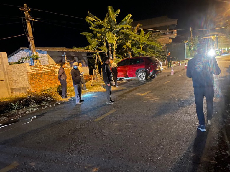 Quảng Ninh: &ldquo;Th&ocirc;ng chốt&rdquo; nồng độ cồn, đ&acirc;m g&atilde;y ch&acirc;n người đi đường rồi bỏ chạy - Ảnh 1.