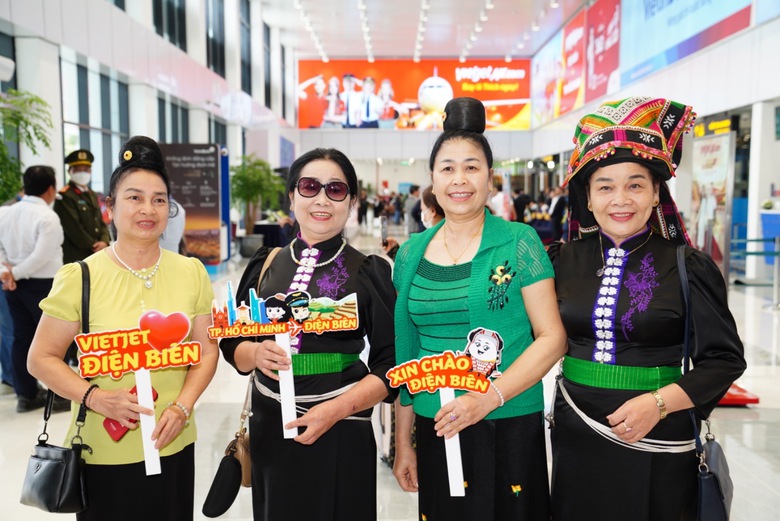 T&agrave;u bay mang biểu tượng u lịch TP.HCM đ&aacute;p xuống Điện Bi&ecirc;n - Ảnh 5.