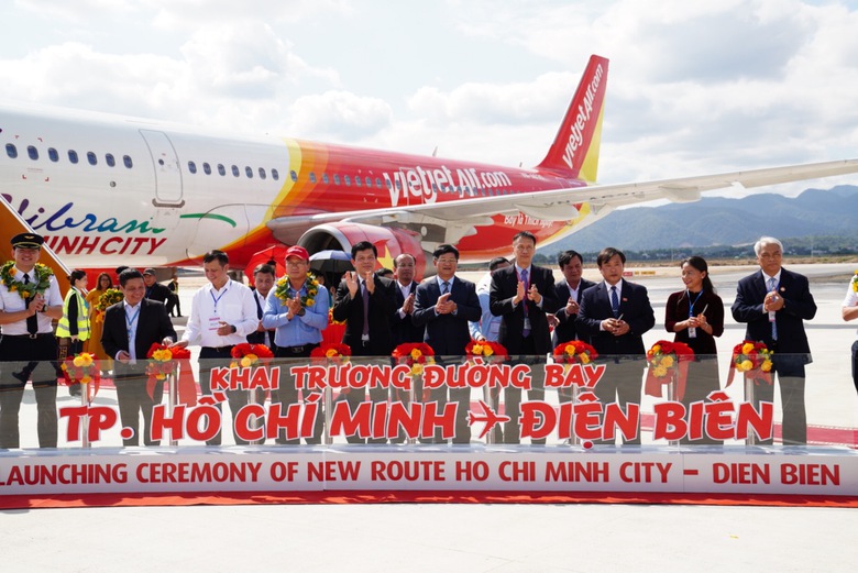 T&agrave;u bay mang biểu tượng u lịch TP.HCM đ&aacute;p xuống Điện Bi&ecirc;n - Ảnh 1.