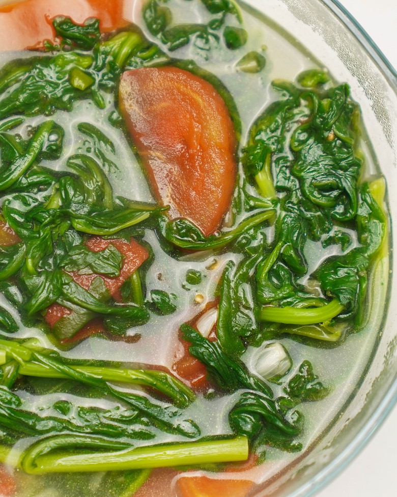 Loại rau quen thuộc gi&uacute;p hạ huyết &aacute;p, chợ Việt b&aacute;n sẵn rẻ như b&egrave;o - Ảnh 4.