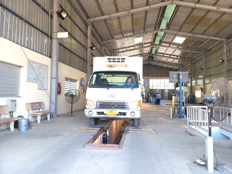 Kiểm tra hệ thống l&aacute;i trong kiểm định &ocirc; t&ocirc; thực hiện thế n&agrave;o? - Ảnh 1.