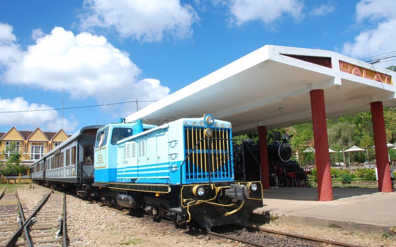 Đường sắt tăng t&agrave;u du lịch Đ&agrave; Lạt, kh&aacute;ch được xem h&ograve;a tấu &acirc;m nhạc miễn ph&iacute;