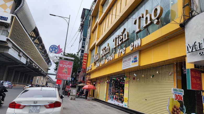 H&agrave; Nội: Kh&ocirc;ng đủ điều kiện PCCC, nhiều cơ sở Nh&agrave; s&aacute;ch Tiến Thọ vẫn ngang nhi&ecirc;n hoạt động - Ảnh 4.