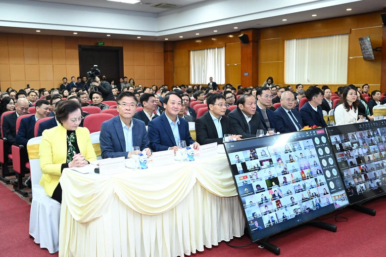 Năm 2023: Xuất nhập khẩu hụt hơi, xuất si&ecirc;u kỷ lục 26 tỷ  USD  - Ảnh 2.