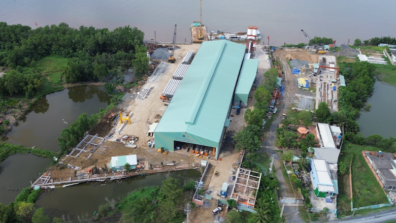 Nh&agrave; thầu ngh&igrave;n tỷ cầu đường Hồng An c&ocirc;ng khai hủy hoại đất, x&acirc;y dựng tr&aacute;i ph&eacute;p - Ảnh 1.