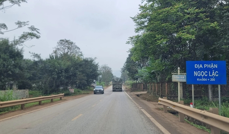 H&agrave;ng trăm hộ d&acirc;n miền n&uacute;i Thanh Ho&aacute; mong sớm n&acirc;ng cấp đường Hồ Ch&iacute; Minh- Ảnh 1.