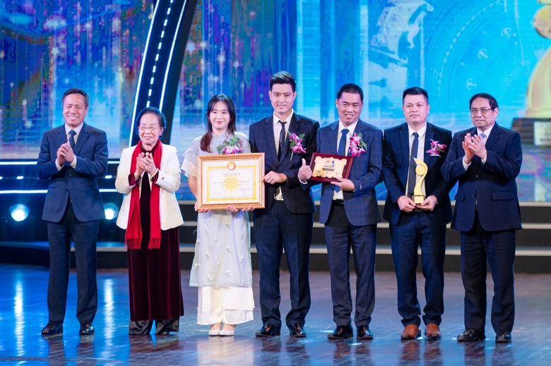 Thủ tướng: Đẩy mạnh phong tr&agrave;o thi đua gia đ&igrave;nh học tập, d&ograve;ng họ học tập - Ảnh 2.