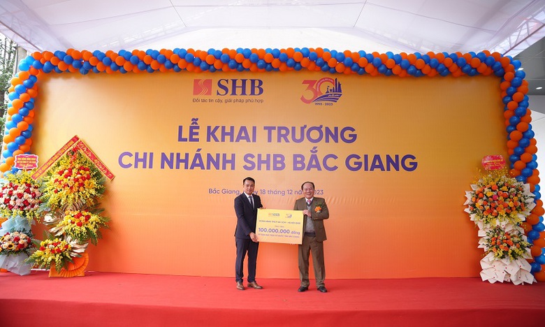 SHB mở mới li&ecirc;n tiếp hai chi nh&aacute;nh, th&acirc;m nhập thị trường t&agrave;i ch&iacute;nh Đ&ocirc;ng Bắc Bộ - Ảnh 3.