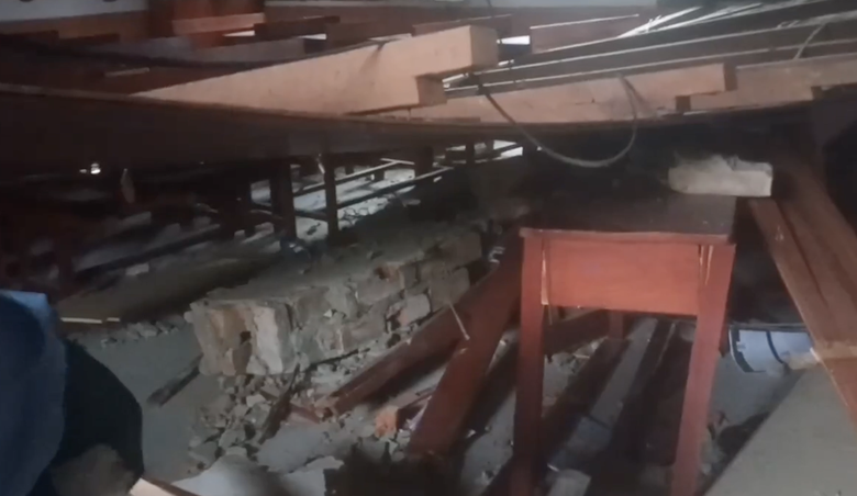 Học sinh kể lại gi&acirc;y ph&uacute;t trần nh&agrave; sập, đ&egrave; l&ecirc;n nhiều bạn trong lớp - Ảnh 3.