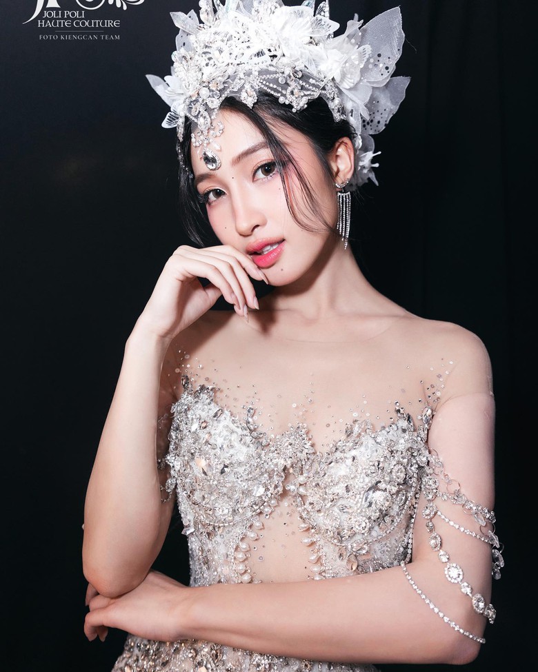 Một năm bội thu th&agrave;nh t&iacute;ch quốc tế của hoa hậu, &aacute; hậu nh&agrave; Sen V&agrave;ng - Ảnh 9.