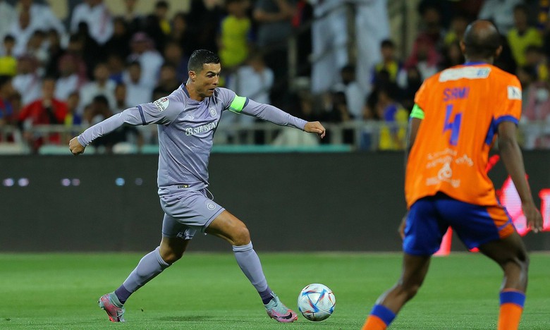 Khó tin, Ronaldo ghi 50 bàn vẫn không lọt top 100 cầu thủ xuất sắc nhất 2023 - Ảnh 1. Khó tin, Ronaldo ghi 50 bàn vẫn không lọt top 100 cầu thủ xuất sắc nhất 2023 - Ảnh 1.