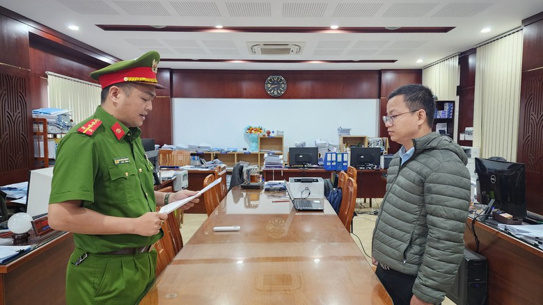 Vụ cựu chủ tịch quận ở Đ&agrave; Nẵng nhận hối lộ: Khởi tố th&ecirc;m 3 bị can - Ảnh 1.