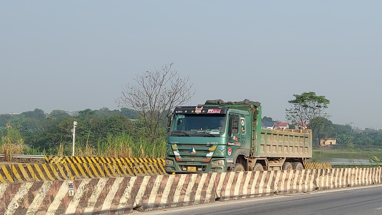 Vĩnh Phúc: Xe "vua" náo loạn huyện Vĩnh Tường - Ảnh 2. Vĩnh Phúc: Xe "vua" náo loạn huyện Vĩnh Tường - Ảnh 2.