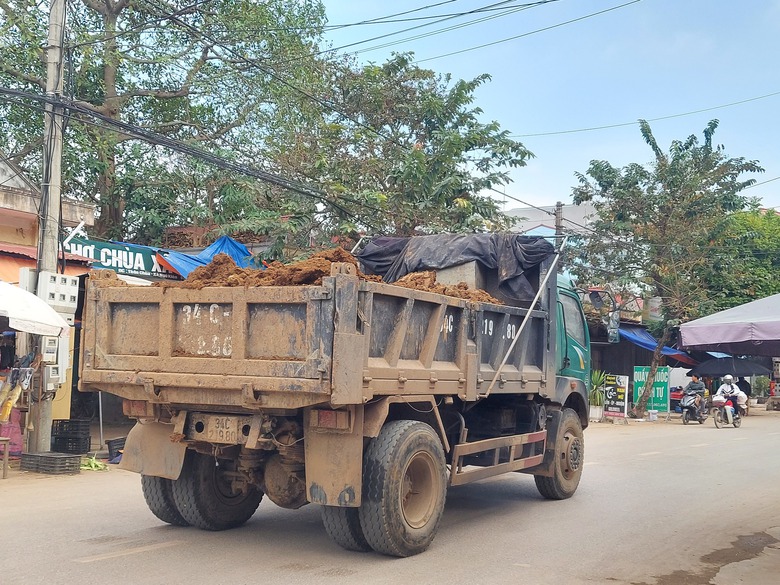 Vĩnh Phúc: Xe "vua" náo loạn huyện Vĩnh Tường - Ảnh 4. Vĩnh Phúc: Xe "vua" náo loạn huyện Vĩnh Tường - Ảnh 4.