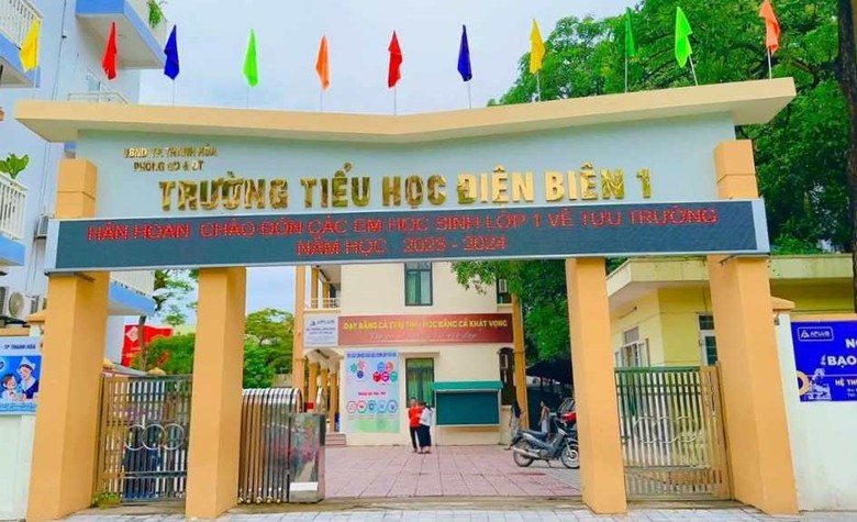 Nhiều học sinh tiểu học nhập viện sau bữa ăn b&aacute;n tr&uacute; - Ảnh 1.
