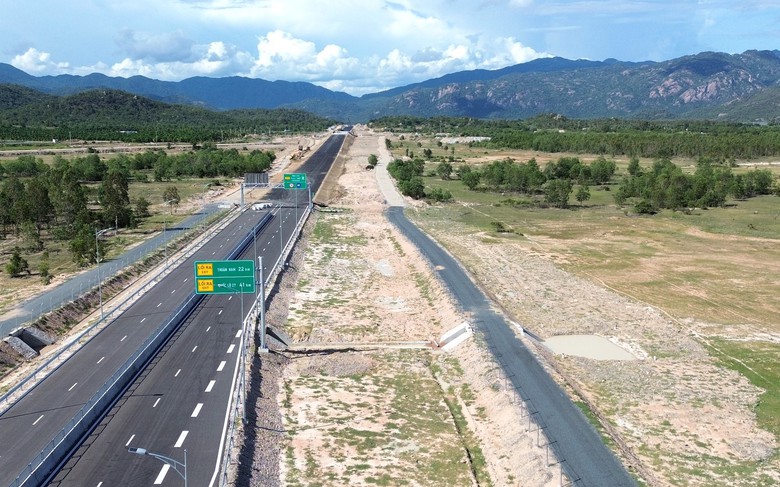 V&igrave; sao Ninh Thuận đề xuất bổ sung th&ecirc;m đường gom cao tốc Cam L&acirc;m &ndash; Vĩnh Hảo? - Ảnh 2.