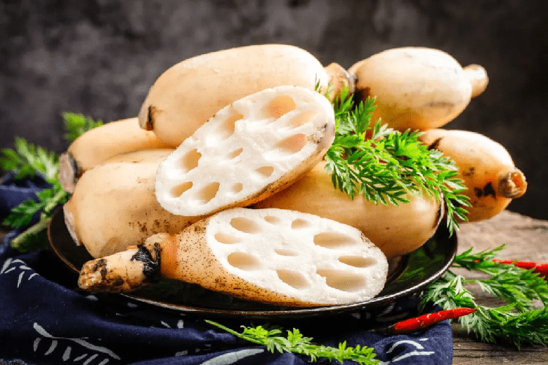 Loại củ "vua" ngo&agrave;i đen trong trắng ăn ngon lại dưỡng phổi, bổ m&aacute;u            - Ảnh 1.