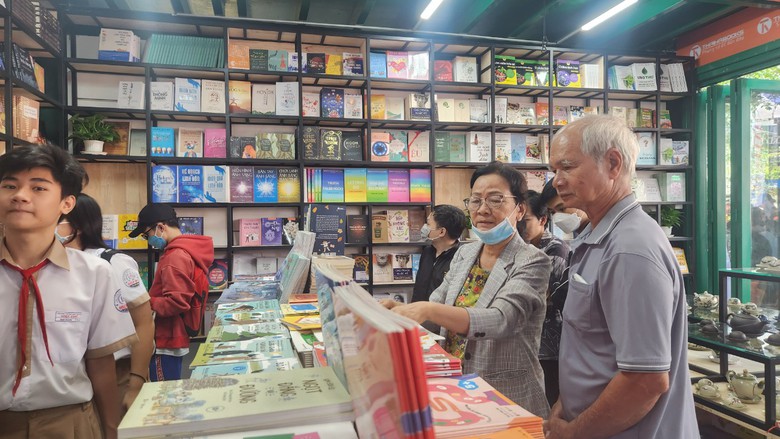 Khai trương Đường s&aacute;ch TP.Thủ Đức thu h&uacute;t h&agrave;ng ng&agrave;n người thăm quan, mua s&aacute;ch - Ảnh 3.