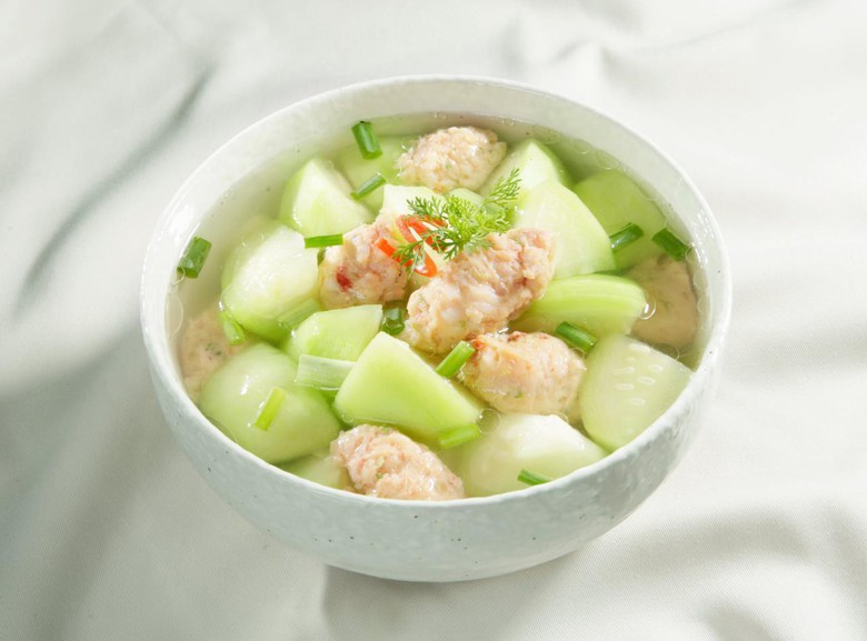 Dưa leo ăn c&ugrave;ng c&agrave; chua l&agrave; b&igrave;nh thường rồi, bạn c&oacute; thể chế biến 