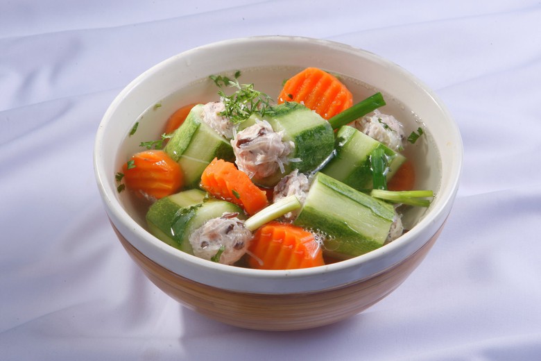 Dưa leo ăn c&ugrave;ng c&agrave; chua l&agrave; b&igrave;nh thường rồi, bạn c&oacute; thể chế biến 