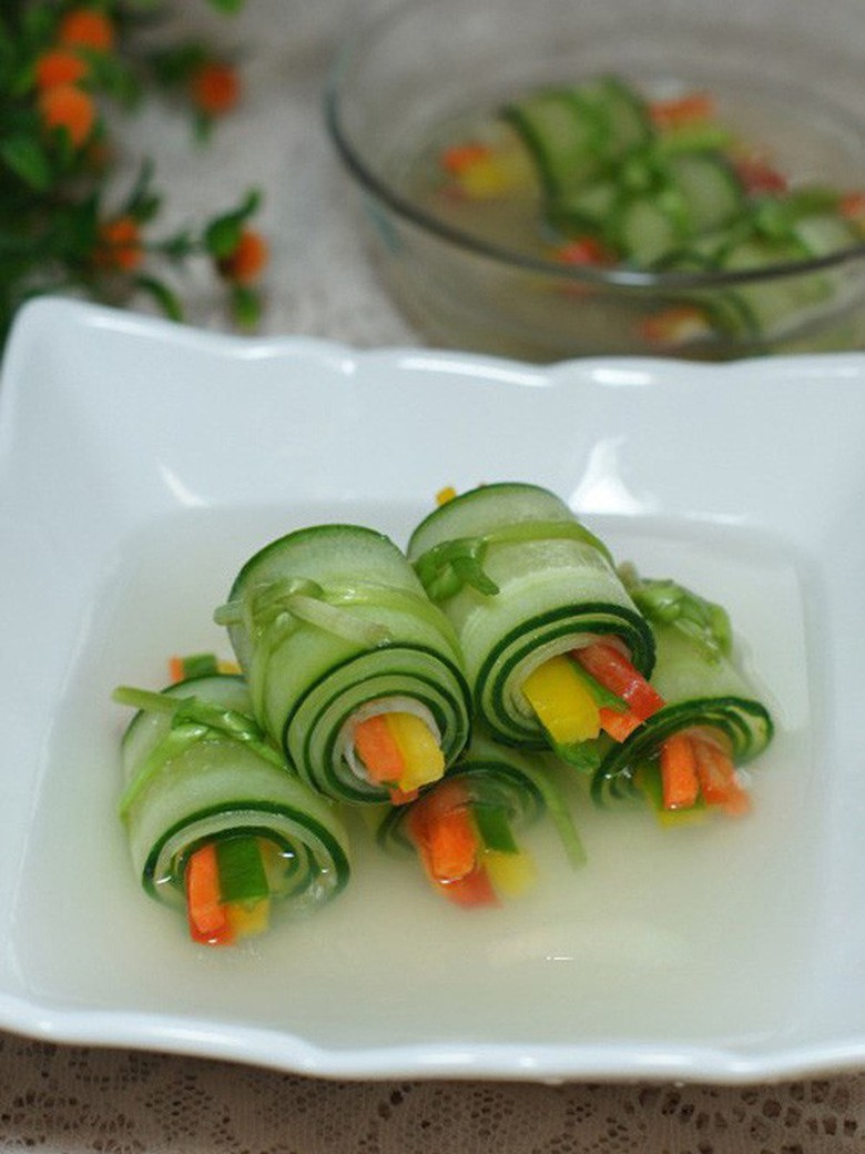 Dưa leo ăn c&ugrave;ng c&agrave; chua l&agrave; b&igrave;nh thường rồi, bạn c&oacute; thể chế biến 