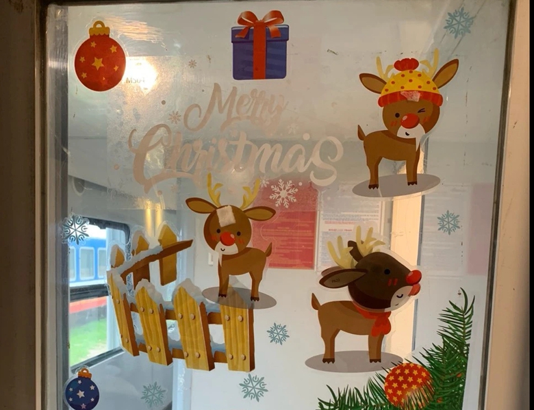 Ngập tr&agrave;n kh&ocirc;ng kh&iacute; đ&oacute;n mừng Gi&aacute;ng sinh tr&ecirc;n c&aacute;c chuyến t&agrave;u kh&aacute;ch S&agrave;i G&ograve;n - Ảnh 5.