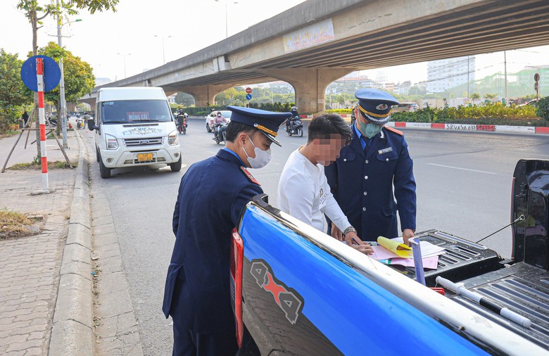H&agrave; Nội xử phạt gần 14 ngh&igrave;n trường hợp vi phạm trật tự ATGT - Ảnh 1.