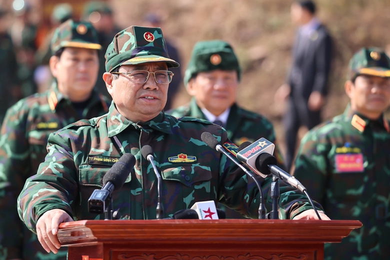 Thủ tướng Phạm Minh Ch&iacute;nh dự diễn tập chiến thuật bắn đạn thật  - Ảnh 2.