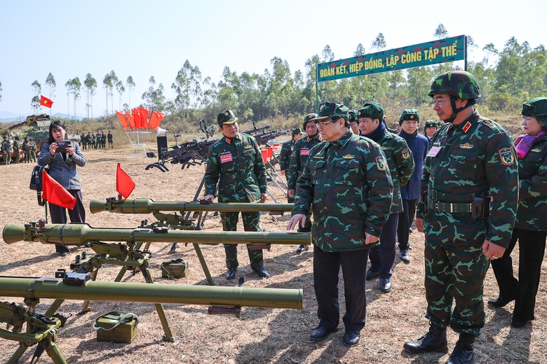 Thủ tướng Phạm Minh Ch&iacute;nh dự diễn tập chiến thuật bắn đạn thật  - Ảnh 17.