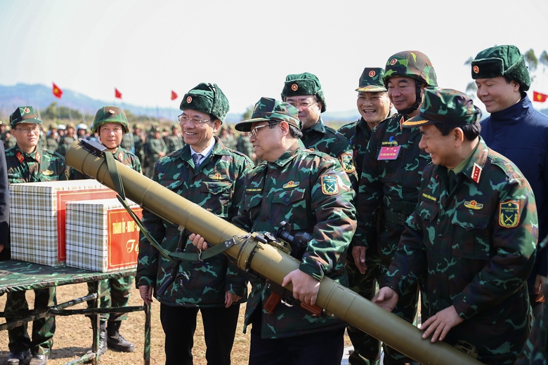 Thủ tướng Phạm Minh Ch&iacute;nh dự diễn tập chiến thuật bắn đạn thật  - Ảnh 19.