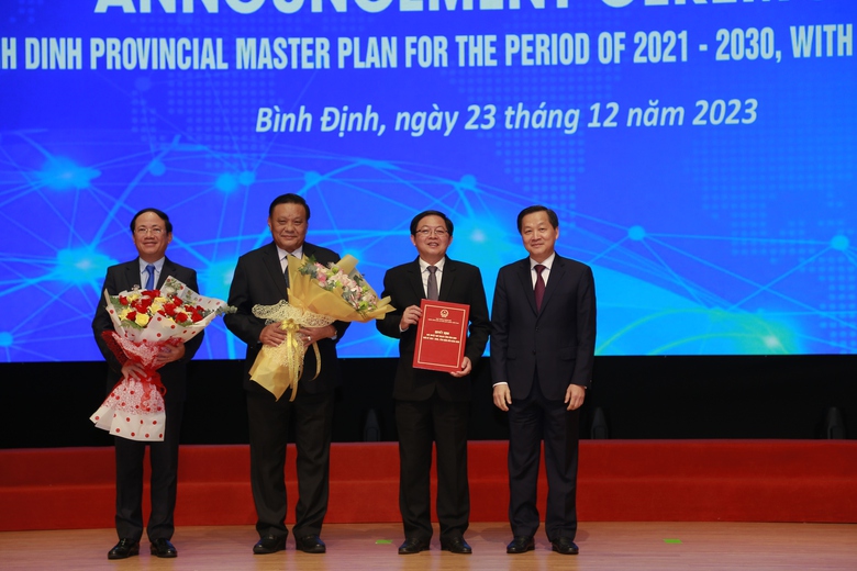Ph&oacute; thủ tướng: B&igrave;nh Định cần ưu ti&ecirc;n đầu tư kết cấu hạ tầng giao th&ocirc;ng kết nối khu vực - Ảnh 2.