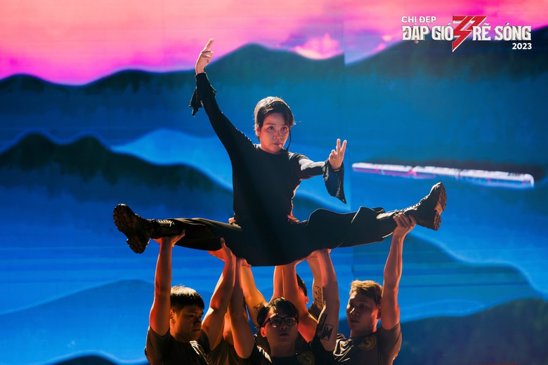 Hậu trường Chị đẹp: Mlee ngã dập mặt, Diệu Nhi sốt lừ đừ, Thu Phương nhập viện cấp cứu - Ảnh 1. Hậu trường Chị đẹp: Mlee ngã dập mặt, Diệu Nhi sốt lừ đừ, Thu Phương nhập viện cấp cứu - Ảnh 1.