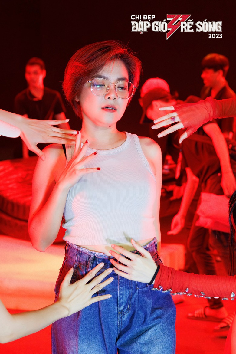 Hậu trường Chị đẹp: Mlee ngã dập mặt, Diệu Nhi sốt lừ đừ, Thu Phương nhập viện cấp cứu - Ảnh 5. Hậu trường Chị đẹp: Mlee ngã dập mặt, Diệu Nhi sốt lừ đừ, Thu Phương nhập viện cấp cứu - Ảnh 5.