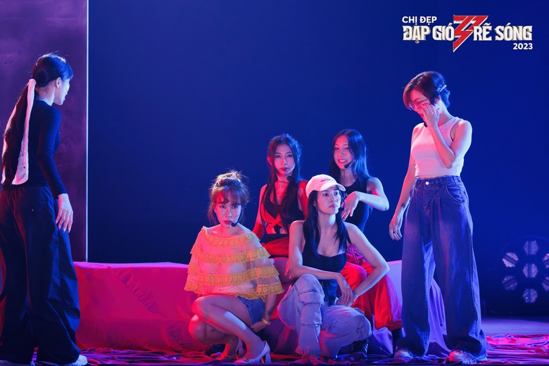 Hậu trường Chị đẹp: Mlee ngã dập mặt, Diệu Nhi sốt lừ đừ, Thu Phương nhập viện cấp cứu - Ảnh 6. Hậu trường Chị đẹp: Mlee ngã dập mặt, Diệu Nhi sốt lừ đừ, Thu Phương nhập viện cấp cứu - Ảnh 6.