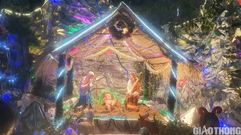 Người dân Bạc Liêu ùn ùn kéo nhau đi chơi Noel - Ảnh 5. Người dân Bạc Liêu ùn ùn kéo nhau đi chơi Noel - Ảnh 5.