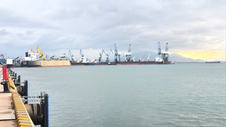 Quảng Ng&atilde;i c&ocirc;ng bố quy hoạch tỉnh thời kỳ 2021-2030 v&agrave; khởi c&ocirc;ng dự &aacute;n đường 3.500 tỷ đồng - Ảnh 2.