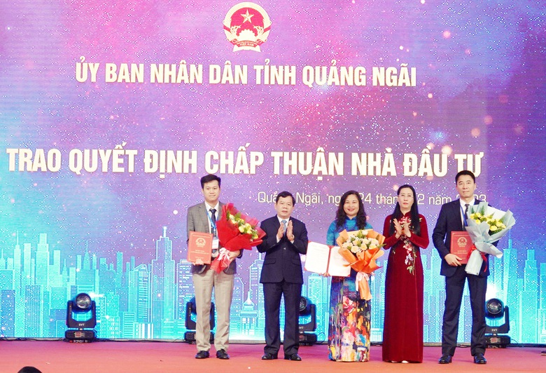 Quảng Ng&atilde;i c&ocirc;ng bố quy hoạch tỉnh thời kỳ 2021-2030 v&agrave; khởi c&ocirc;ng dự &aacute;n đường 3.500 tỷ đồng - Ảnh 5.