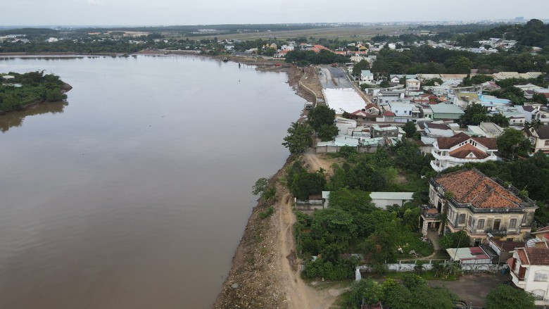 Để t&agrave;u cập bến tr&aacute;i ph&eacute;p nhiều c&aacute;n bộ cảng vụ đường thủy bị kiểm điểm - Ảnh 1.