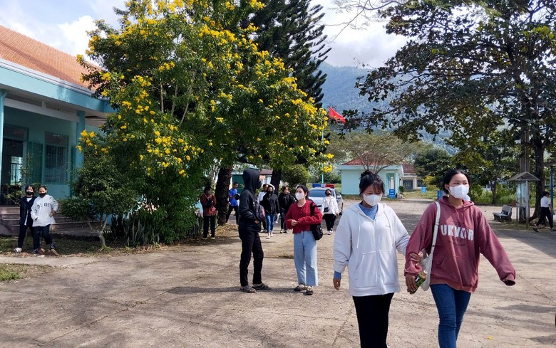 CSGT Khánh Hoà phổ biến pháp luật về TTATGT trên vùng sơn cước - Ảnh 5. CSGT Khánh Hoà phổ biến pháp luật về TTATGT trên vùng sơn cước - Ảnh 5.