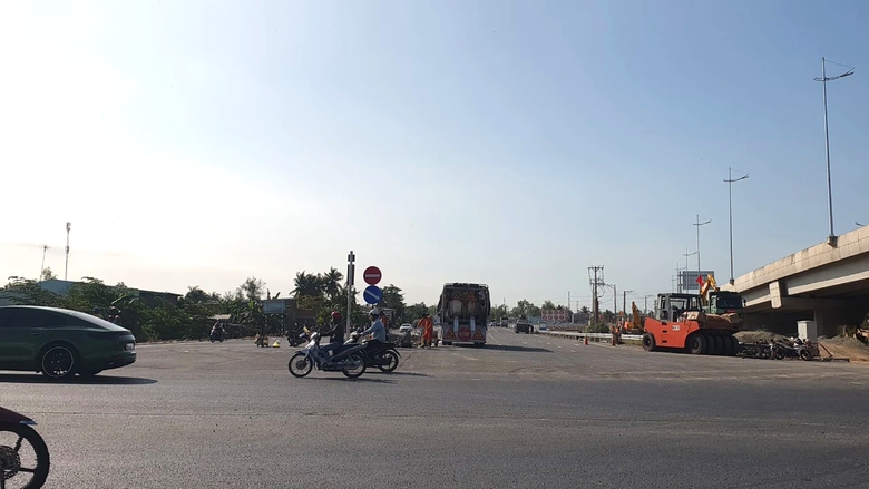 T&agrave;i xế phấn khởi ng&agrave;y đầu th&ocirc;ng xe cao tốc Mỹ Thuận - Cần Thơ - Ảnh 6.