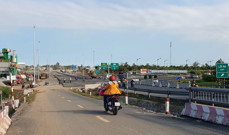 T&agrave;i xế phấn khởi ng&agrave;y đầu th&ocirc;ng xe cao tốc Mỹ Thuận - Cần Thơ - Ảnh 7.