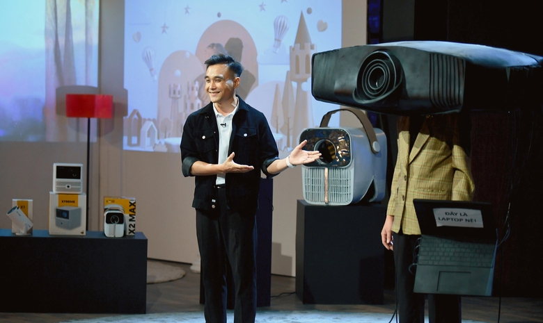 Shark Minh Beta r&uacute;t golden ticket đầu ti&ecirc;n, quyết gi&agrave;nh deal với Shark Tuệ L&acirc;m - Ảnh 2.