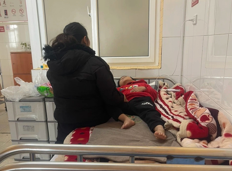 Thông tin mới vụ nhiều học sinh nghi bị ngộ độc sau bữa ăn bán trú - Ảnh 1. Thông tin mới vụ nhiều học sinh nghi bị ngộ độc sau bữa ăn bán trú - Ảnh 1.