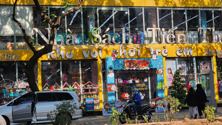 Nh&agrave; s&aacute;ch Tiến Thọ vi phạm PCCC bị đ&igrave;nh chỉ hoạt động sau ph&aacute;n &aacute;nh của B&aacute;o Giao th&ocirc;ng - Ảnh 3.